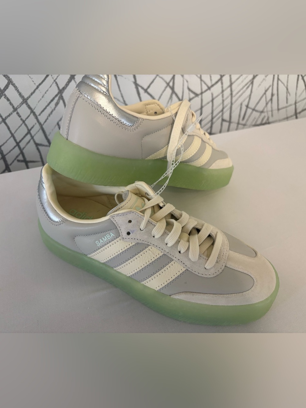 Adidas Samba shoes in the "Grey One/Crew White/Clear Mint" - Picture 3 of 14